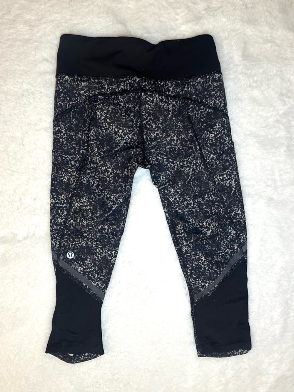LULULEMON Speckled Crop Leggings High Rise Reflective 2 Black White 18” Run